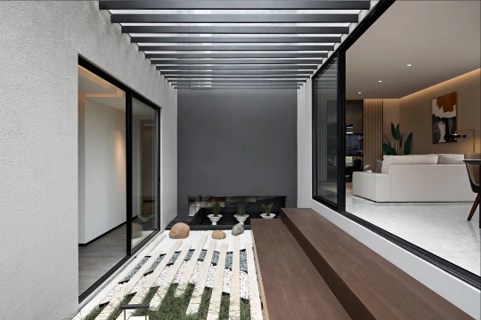 Integrasi Indoor-Outdoor Kitchen pada Desain Rumah Tipe Premium Shila Sawangan